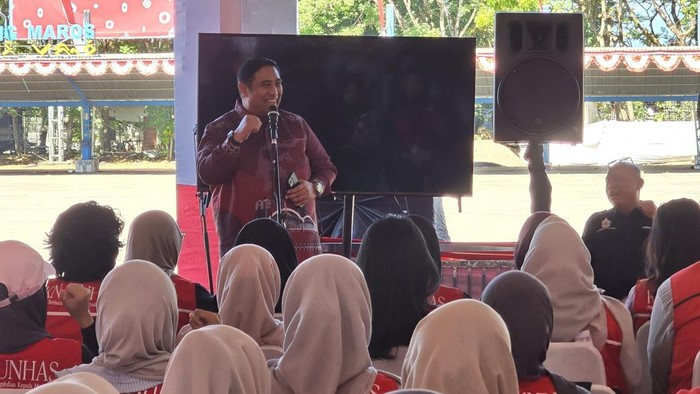 Bupati Maros Chaidir Syam saat penarikan mahasiswa KKN dari Universitas Hasanuddin (Unhas). Dokumen Istimewa