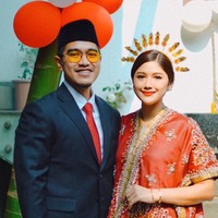 Gaya Duo Mantu Jokowi Rayakan HUT ke 81 RI, Selvi-Erina Kompak Berbusana Adat