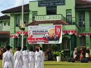 Tali Putus Saat Upacara HUT Ke-81 RI, Satpam UIN Medan Panjat Tiang Bendera