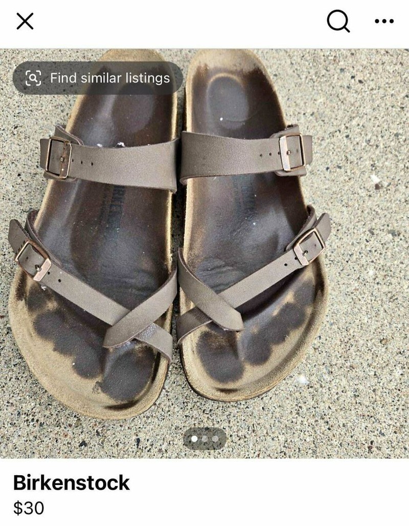 Kadang, apa yang dijual di marketplace bisa sangat di luar nalar. Kayak yang begini ini, nih. Siapa yang minat belinya?