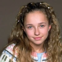Pada 2000, ia beradu akting dengan Denzel Washington dalam film drama ‘Remember the Titans’. Hayden kemudian tampil dalam serial ‘Ally McBeal’ serta film ‘Raising Helen’ (2004) yang dibintangi Kate Hudson. Foto: Dok. FOX