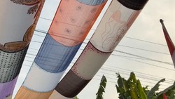 Viral Aksi Kreatif Warga Dusun Sulap Hijab Jadul Jadi Dekorasi Unik HUT RI