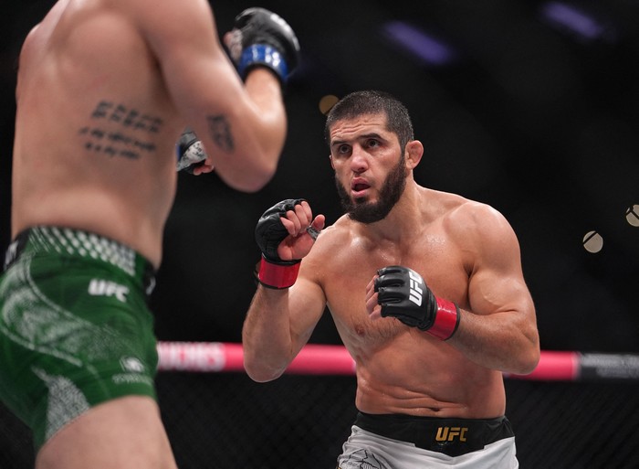 Aug 15, 2026; Philadelphia, Pennsylvania, USA; Islam Makhachev (red gloves) fights against Ian Machado Garry (blue gloves) in the welterweight title bout during UFC 330 at Xfinity Mobile Arena. Mandatory Credit: Kyle Ross-Imagn Images