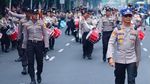 Isra Mashel Pimpin Drum Corps Pelopor Cenderawasih di Kirab Bendera Merah Putih