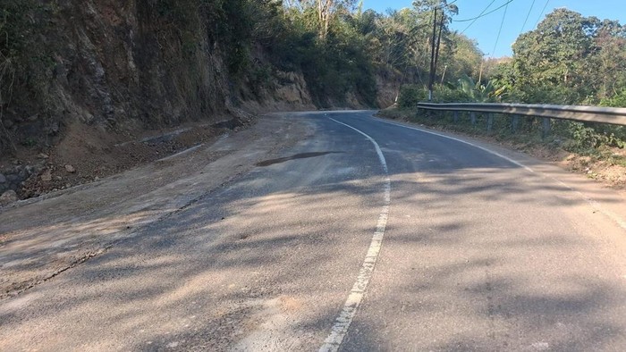 Sembilan ruas jalan nasional di Flores, Nusa Tenggara Timur (NTT), kembali bisa dilalui secara fungsional usai terdampak gempa bumi.