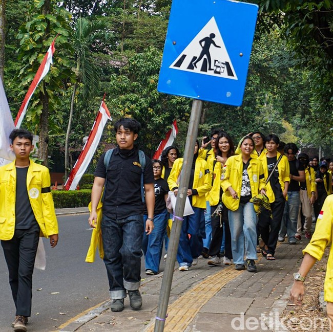 Massa Mahasiswa UI Tetap Berangkat Gelar Aksi