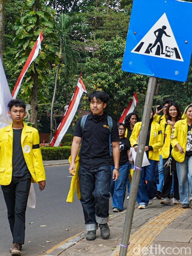 Massa Mahasiswa UI Tetap Berangkat Gelar Aksi