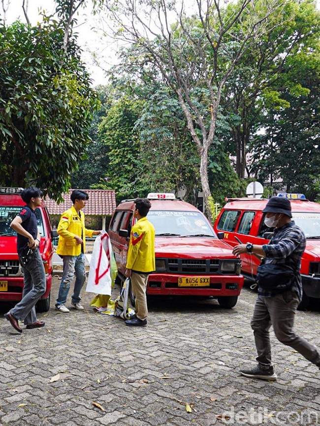 Massa Mahasiswa UI Tetap Berangkat Gelar Aksi