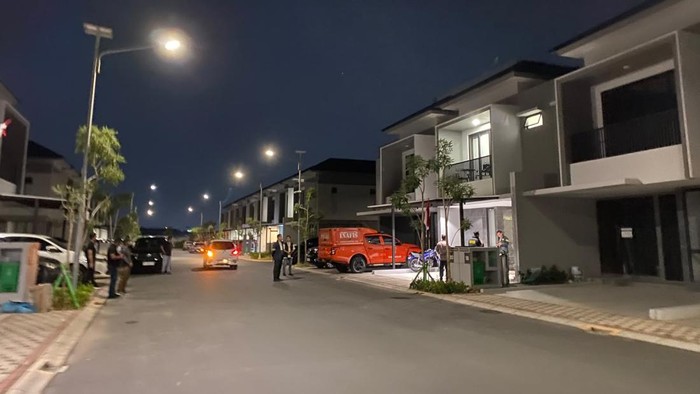 Penggeledahan rumah di kawasan Bengkong, Batam terkait pengembangan penggrebekan kasino.