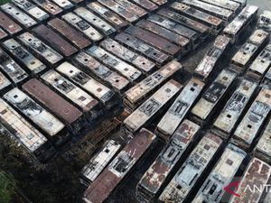 Nasib Puluhan Bus Hangus Dilalap Api Buntut Kebakaran di Cikarang