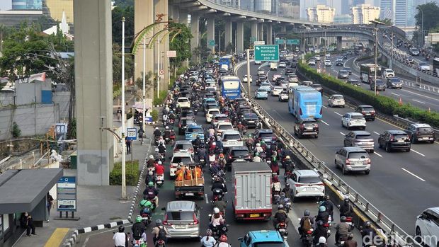 Kemacetan di Jaksel pagi ini (Taufiq Syarifudin/detikcom)