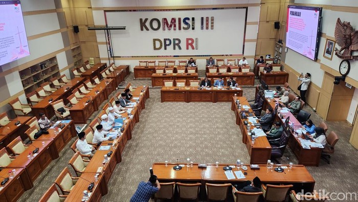 Komisi III DPR RDPU dengan Majelis Arah Indonesia (MAI) terkait RUU Perampasan Aset, Selasa (18/8/2026).