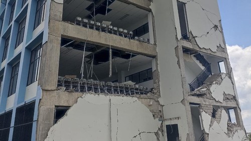 Kondisi gedung kampusUnika St Paulus Ruteng di Manggarai, NTT, yang rusak parah akibat gempa M 7,7. (Foto: Dok. Humas Unika St Paulus Ruteng)