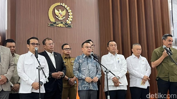 Konferensi pers DPR dan pemerintah, Selasa (18/8/2026).