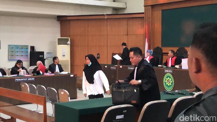 Kepala sekolah daycare Little Aresha saat menjalani sidang di Pengadilan Negeri Jogja, Selasa (18/8/2026).