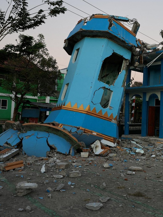 Masjid di Reok NTT Rusak Parah Akibat Gempa