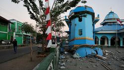 Video: Gempa NTT, 70 Orang Meninggal Dunia dan 40.040 Mengungsi