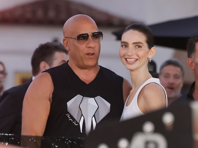Universal mengadakan penayangan spesial The Fast And The Furious yang turut mengundang Meadow. Dalam kesempatan itu, sang model berkumpul dengan lawan main ayahnya. Foto: WireImage/Rodin Eckenroth