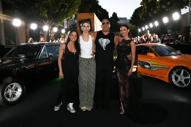 Screening film The Fast And The Furious dimeriahkan dengan mobil-mobil yang menambah nuansa nostalgia. Foto: Getty Images for Universal Pictu/Unique Nicole