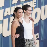 Neadow yang pernah menjadi cameo dalam film ‘Fast X’ bergaya kasual mengenakan tank top dan celana hitam berbulu. Foto: WireImage/Rodin Eckenroth