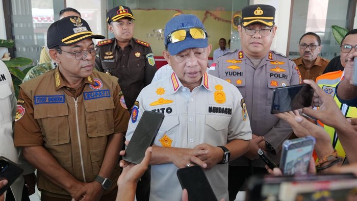 Mendagri Tinjau Dampak Gempa di Ende, Cek Infrastruktur & Layanan Dasar