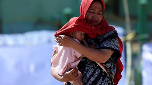 A girl stands next to a makeshift tent serving as temporary shelter for people affected by the earthquake in Reok, East Nusa Tenggara province, Indonesia, August 18, 2026. REUTERS/Willy Kurniawan