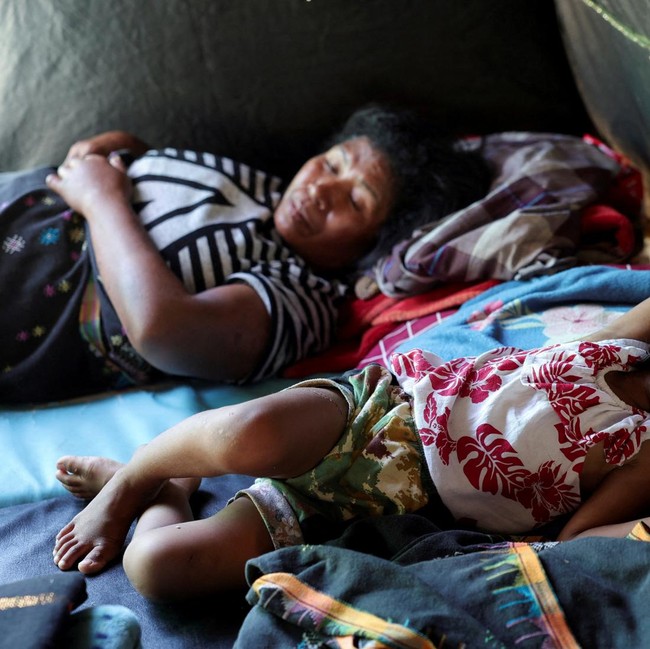 Nasib Anak-anak Korban Gempa NTT di Pengungsian