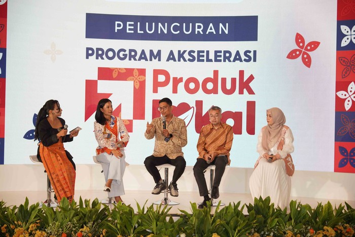 Peluncuran Program Akselerasi Produk Lokal bersama Shopee Indonesia di TMII, Jakarta, Kamis (13/8).