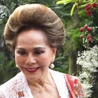 Saat menjalani wawancara menjelang upacara HUT RI, Dewi Soekarno mengaku menyadari perubahan arsitektur di Istana Negara setelah kunjungan terakhirnya. Tempat tersebut memiliki memori tersendiri baginya yang pernah menjadi salah satu Ibu Negara. Foto: Instagram