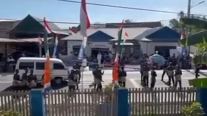 Pengendara mobil di Sidrap menabrak peserta gerak jalan.