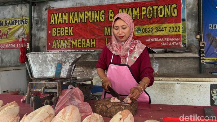 Penjual ayam di Kediri