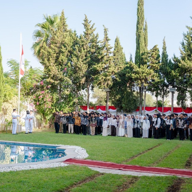 Potret Pengibaran Bendera Merah Putih di Tunisia, Meriahkan HUT ke-81 RI