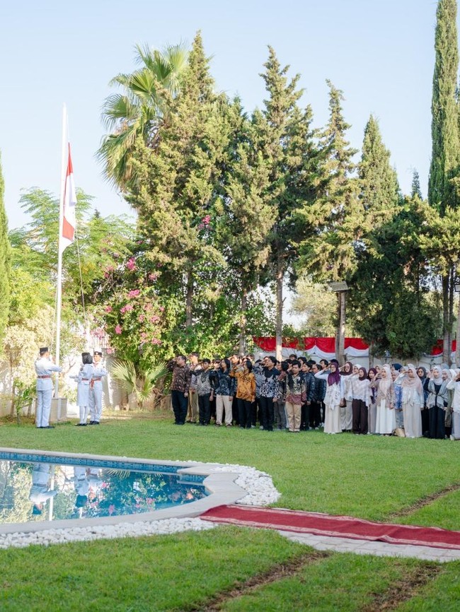 Potret Pengibaran Bendera Merah Putih di Tunisia, Meriahkan HUT ke-81 RI