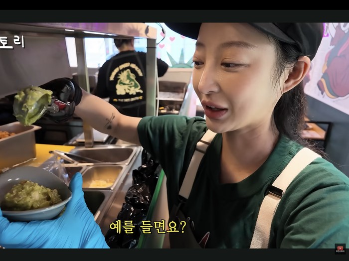 Personel girl group EXID, Hyelin mencoba peruntungan bisnis restoran taco karena penghasilan tak tetap dari dunia hiburan.