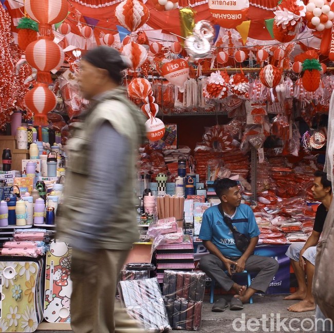 Pesta HUT RI Usai, Lapak Pernak-pernik Mulai Sepi Pembeli