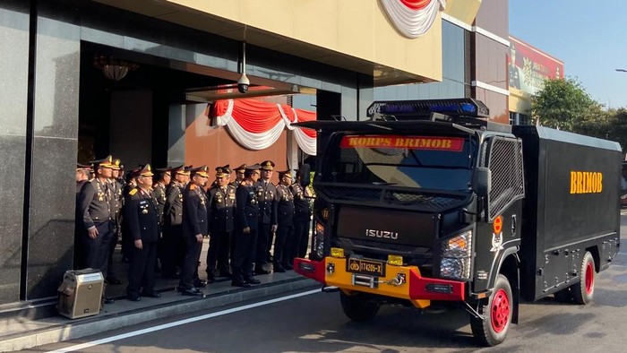 Polda Jatim kirimkan bantuan water treatment ke NTT