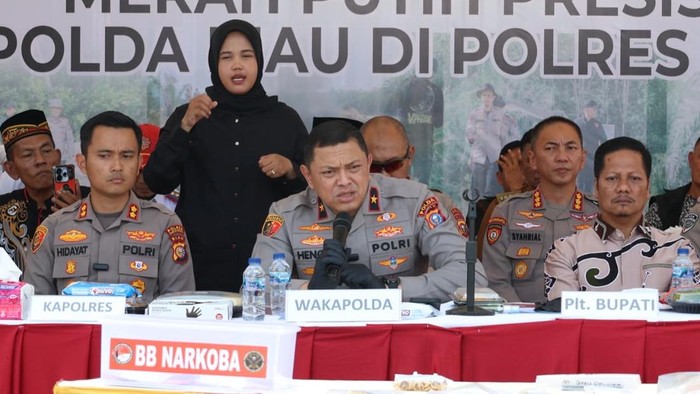 Polda Riau dan Polres Kuansing menangkap 17 tersangka kasus tambang emas ilegal dan menyita 395 gram emas dari penampung