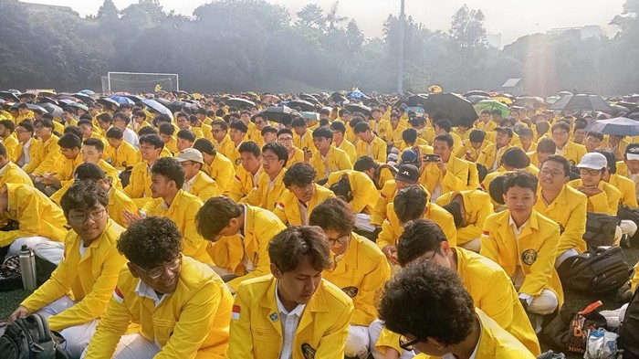 Potret Mahasiswa di Penutupan Pengenalan Kehidupan Kampus Mahasiswa Baru Universitas Indonesia (PKKMB UI) Selasa (18/8)