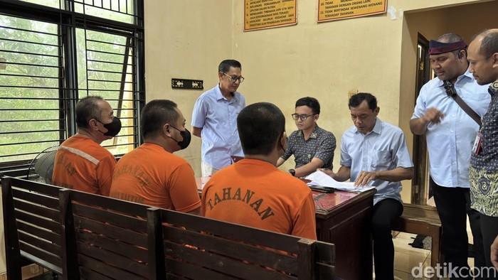 Proses pendataan tahanan yang belum memiliki dan ingin mengaktifkan BPJS Kesehatan. (Riani Rahayu/detikKalimantan)