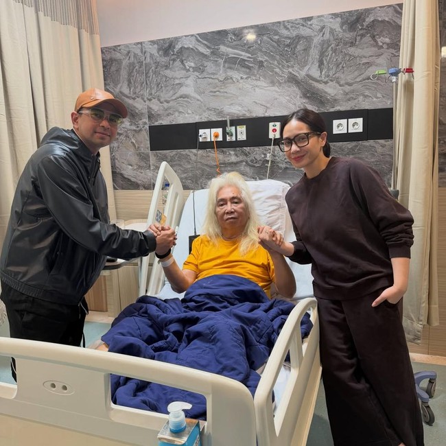 Giliran Raffi Ahmad dan Nagita Slavina Jenguk Gideon Tengker di RS