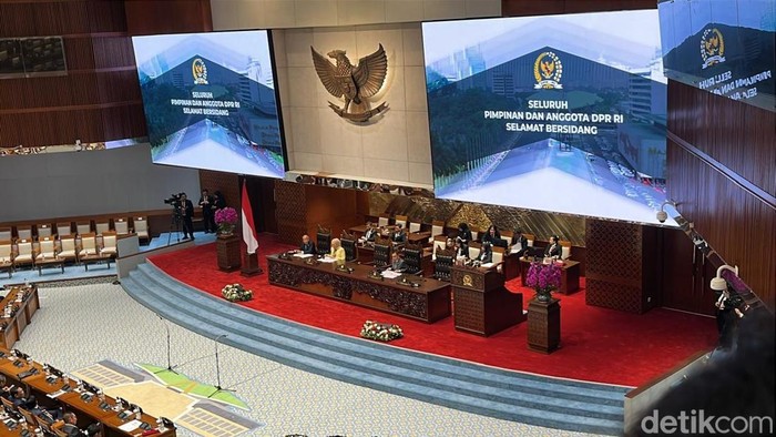 Rapat paripurna ke-2 masa persidangan I tahun sidang 2026-2027, Selasa (18/8/2026).