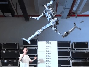 Robot Superman China Bisa Lari 45 Km/Jam dan Lompat 2 Meter