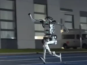 Inovasi Robot 2026! Ada yang Hibrida Setinggi 4 Meter