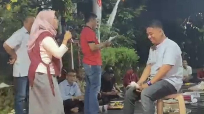 Salah satu peserta lomba ngomelin suami di Gresik
