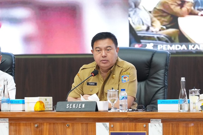 Sekjen Kemendagri Minta Daerah Segera Intervensi Kenaikan Harga Beras
