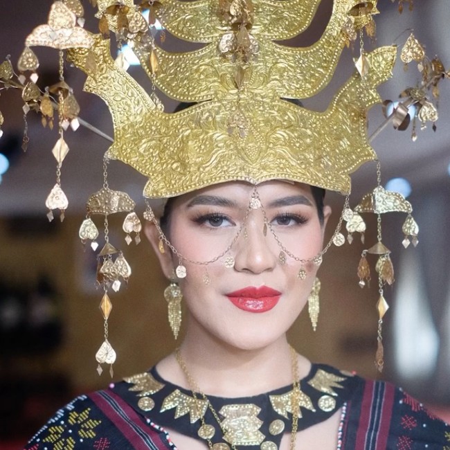 Foto Kahiyang & Selvi Ananda, Anak-Mantu Jokowi Curi Atensi di Upacara HUT RI