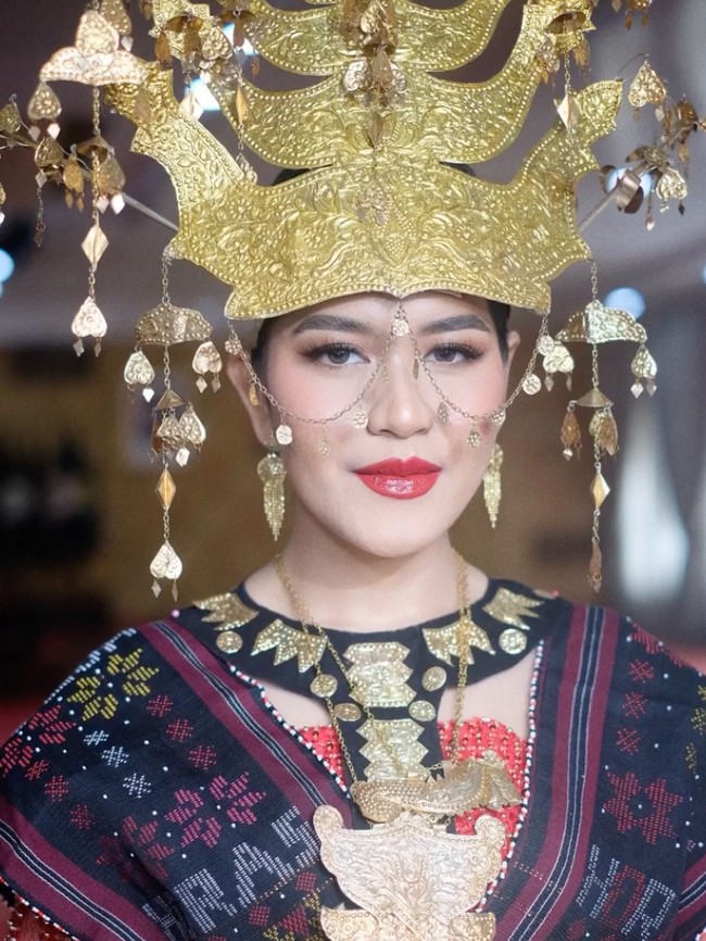 Foto Kahiyang & Selvi Ananda, Anak-Mantu Jokowi Curi Atensi di Upacara HUT RI