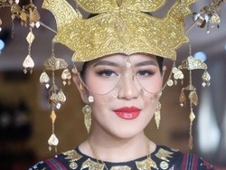 Foto Kahiyang & Selvi Ananda, Anak-Mantu Jokowi Curi Atensi di Upacara HUT RI