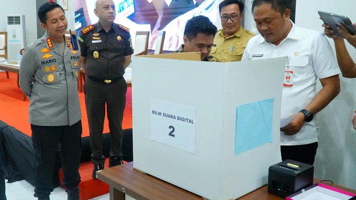 simulasi Pilkades serentak Digital di Karawang