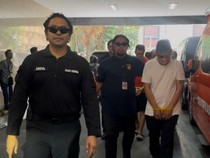 Tangan Diborgol, 9 Tersangka Kasus Judi Kasino Batam Tiba di Bareskrim